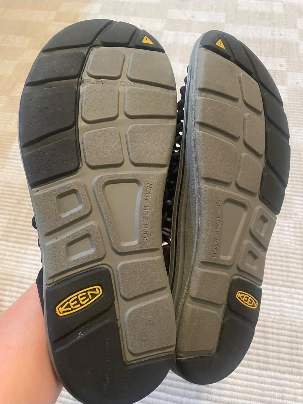 KEEN Men's Size US 10.5 Uneek Sandals Water Shoes Black & Gray